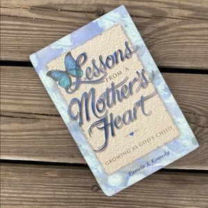 ***4/$20‘LESSONS FROM A MOTHER’S HEART’ CHRISTIAN BOOK
